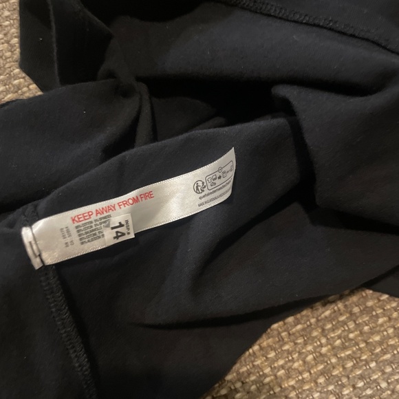 Gola x Anthropologie Black Graphic Crop Tee Size S 95% cotton 5% spandex - Picture 5 of 7